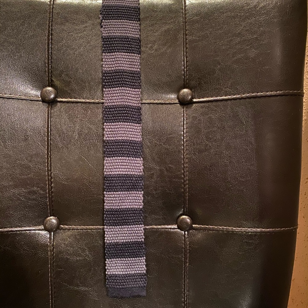 Burberry London 100% Silk Neck Tie. Blue/Gray.